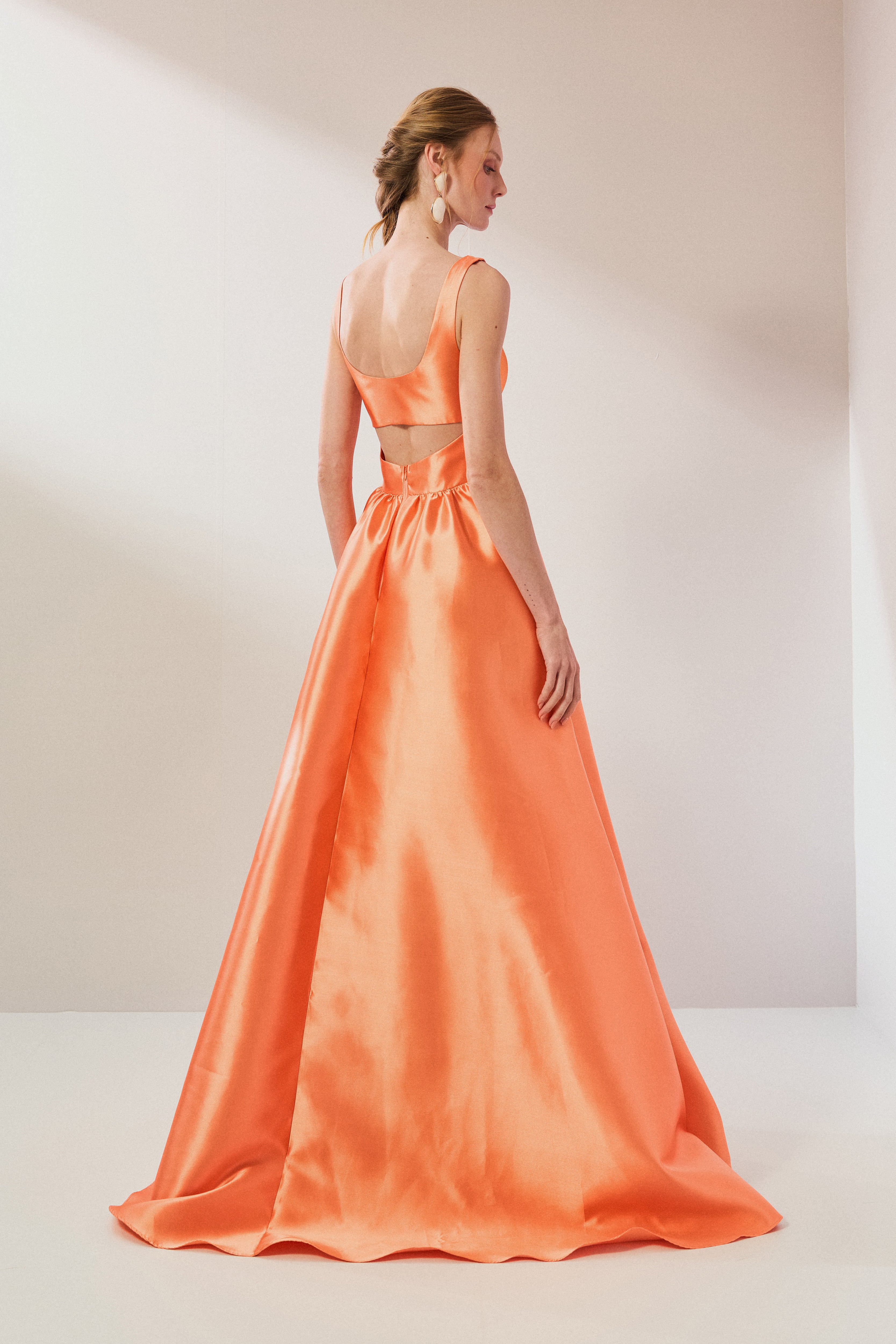 Vestido Longo em Zibeline com Decote Quadrado, Recorte nas Costas e Saia Ampla - Austria Laranja