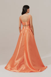 Vestido Longo com Decote Quadrado, Abertura nas Costas e Saia Franzida - Austria Laranja