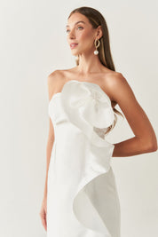 Vestido Longo com Decote Reto, Detalhe em Babado Frontal - Estocolmo Off White