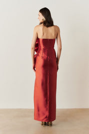 Vestido Longo com Decote Reto, Detalhe em Babado Frontal - Estocolmo Terracota