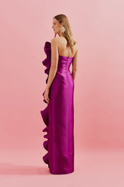 Vestido Longo com Decote Reto, Detalhe em Flor e Babado Frontal - Estocolmo Fúcsia