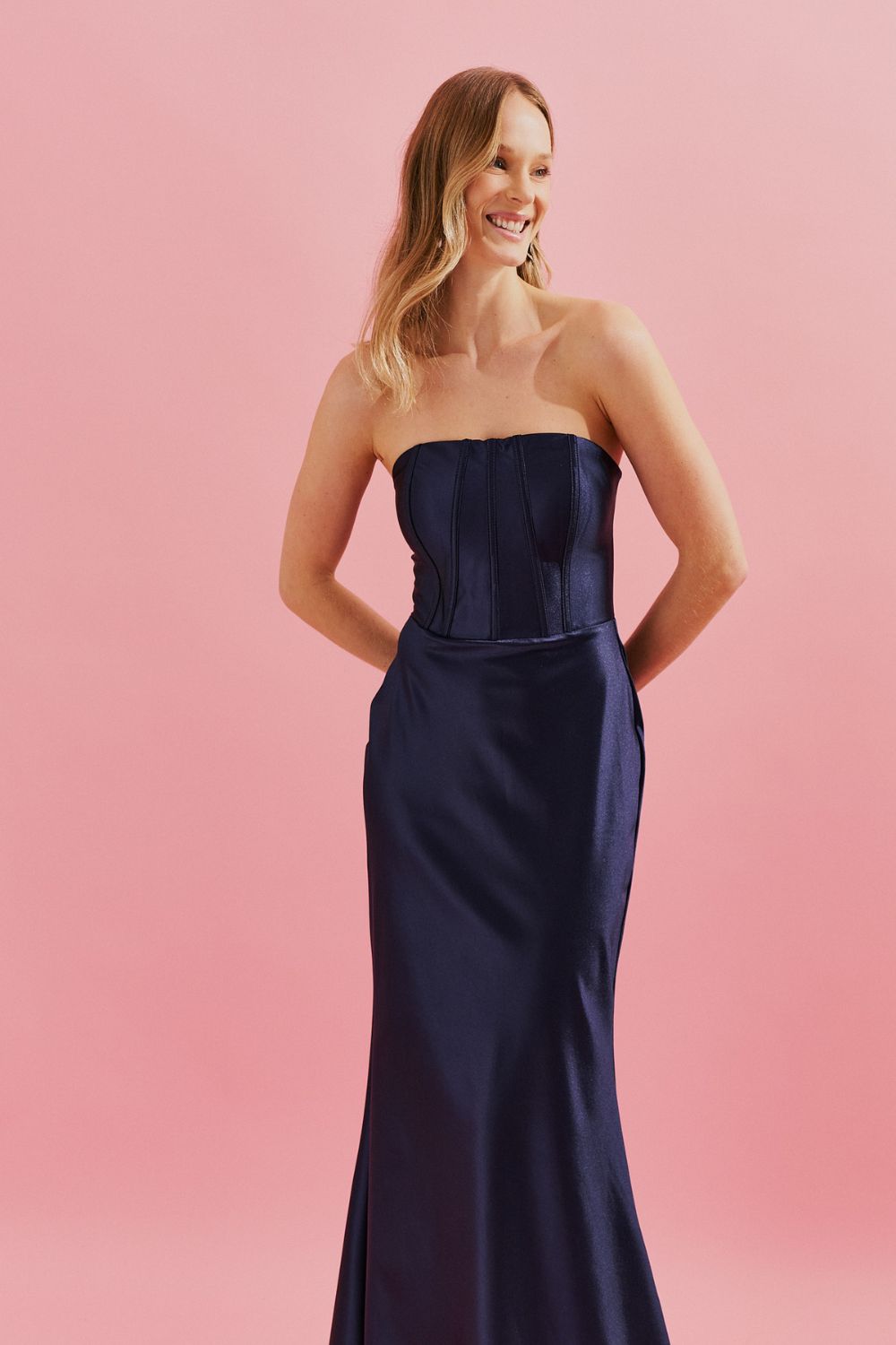 Vestido Longo com Decote Reto e Barbatanas no Busto - Antalia Azul Marinho