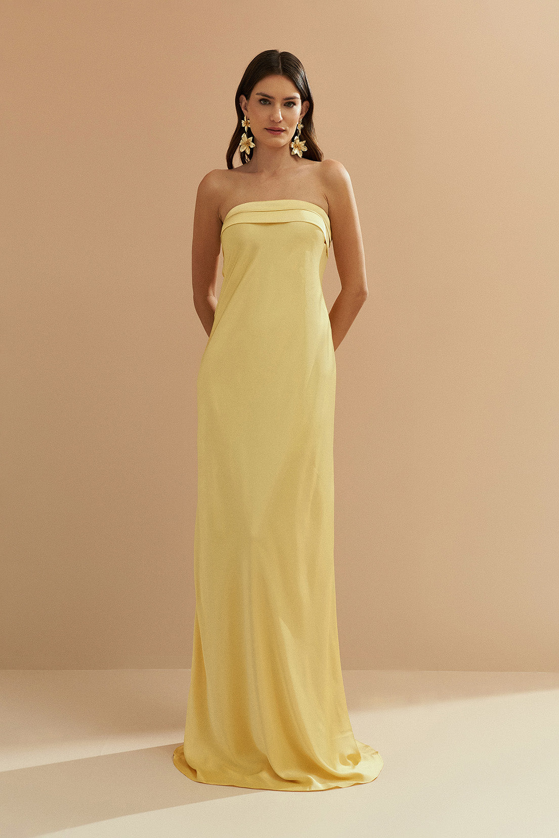 Vestido Longo com Decote Reto e Decote Profundo nas Costas - Marbella Amarelo
