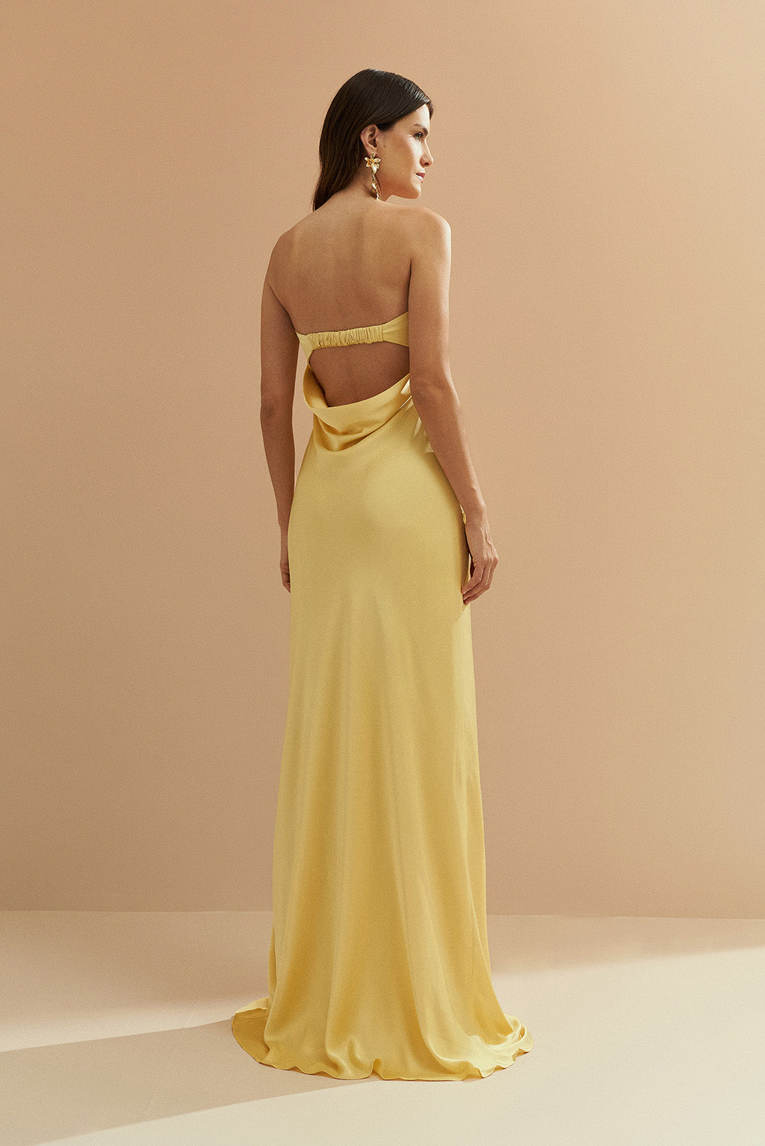 Vestido Longo com Decote Reto e Decote Profundo nas Costas - Marbella Amarelo