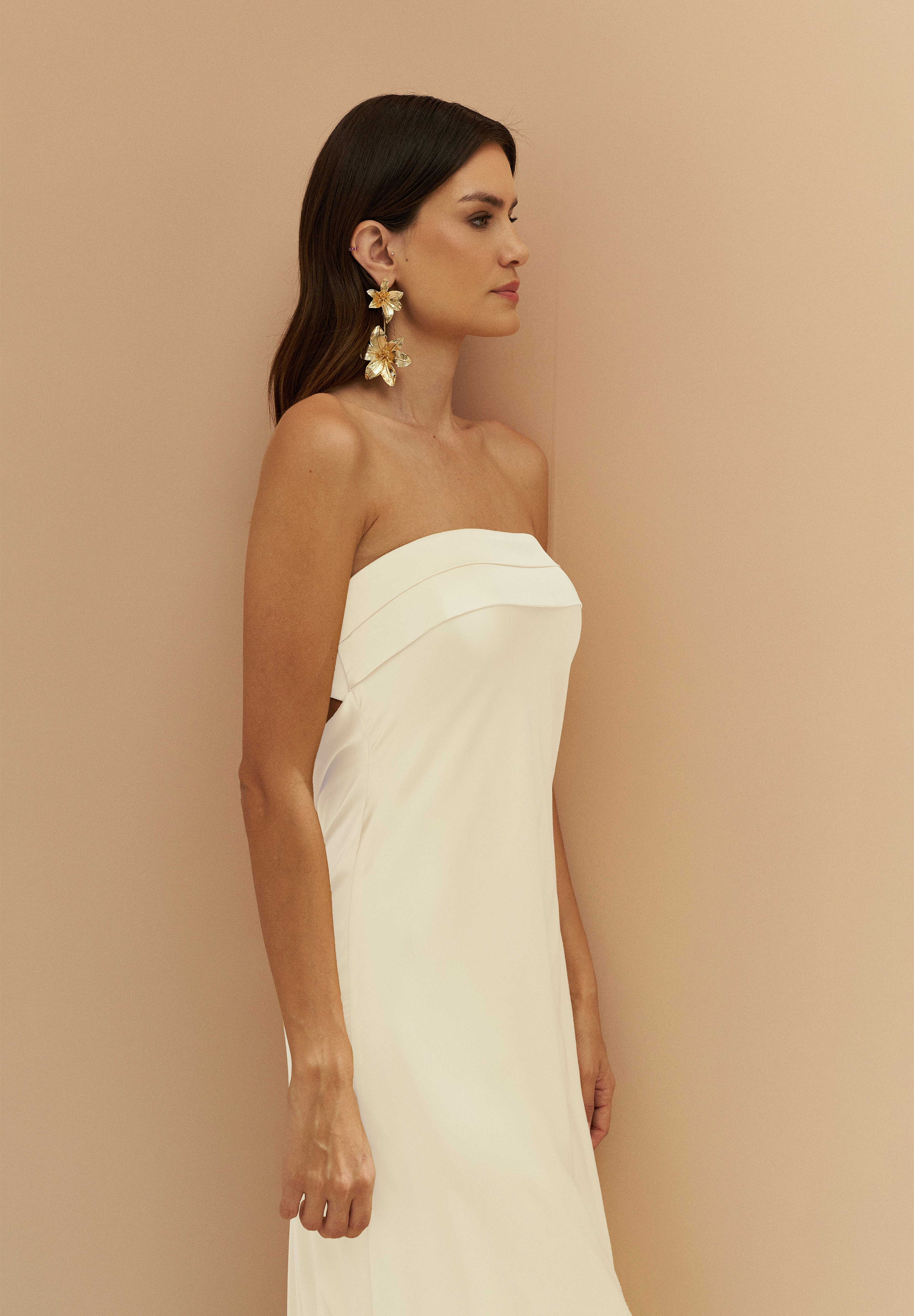 vestido_longo_com_decote_reto_e_decote_profundo_nas_costas_santiago_off_white4.jpg