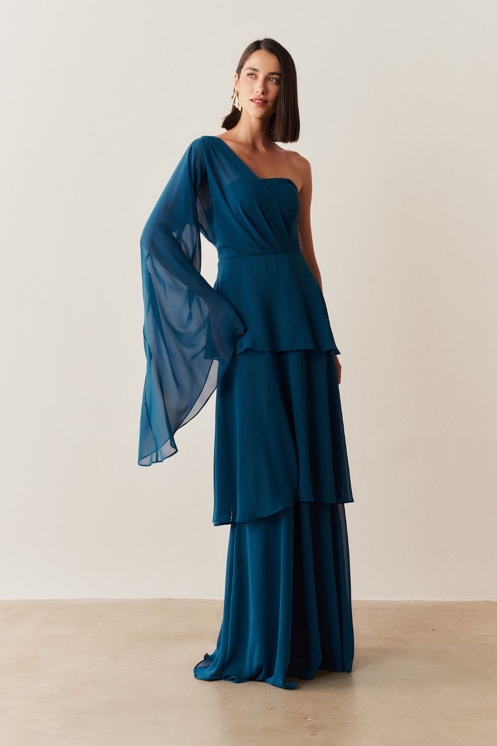 Vestido Longo com Decote Reto, Manga Longa Flare e Saia em Camadas - Austin Azul Petróleo