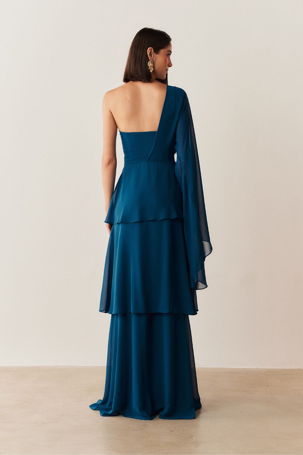 Vestido Longo com Decote Reto, Manga Longa Flare e Saia em Camadas - Austin Azul Petróleo