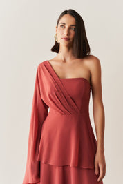 Vestido Longo com Decote Reto, Manga Longa Flare e Saia em Camadas - Austin Canela