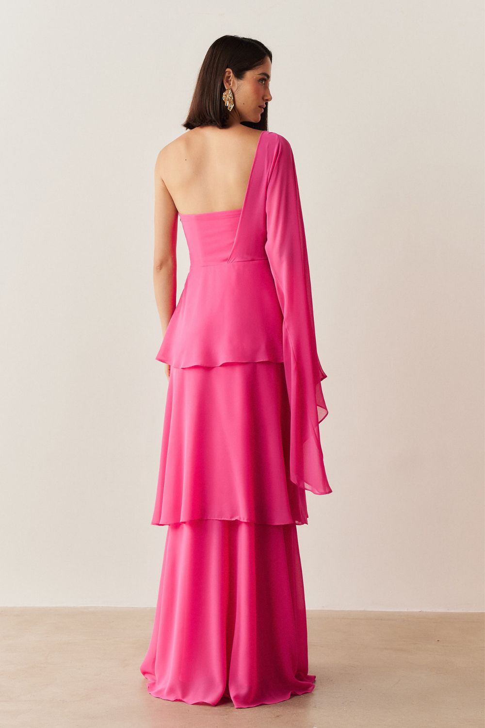 Vestido Longo com Decote Reto, Manga Longa Flare e Saia em Camadas - Austin Pink