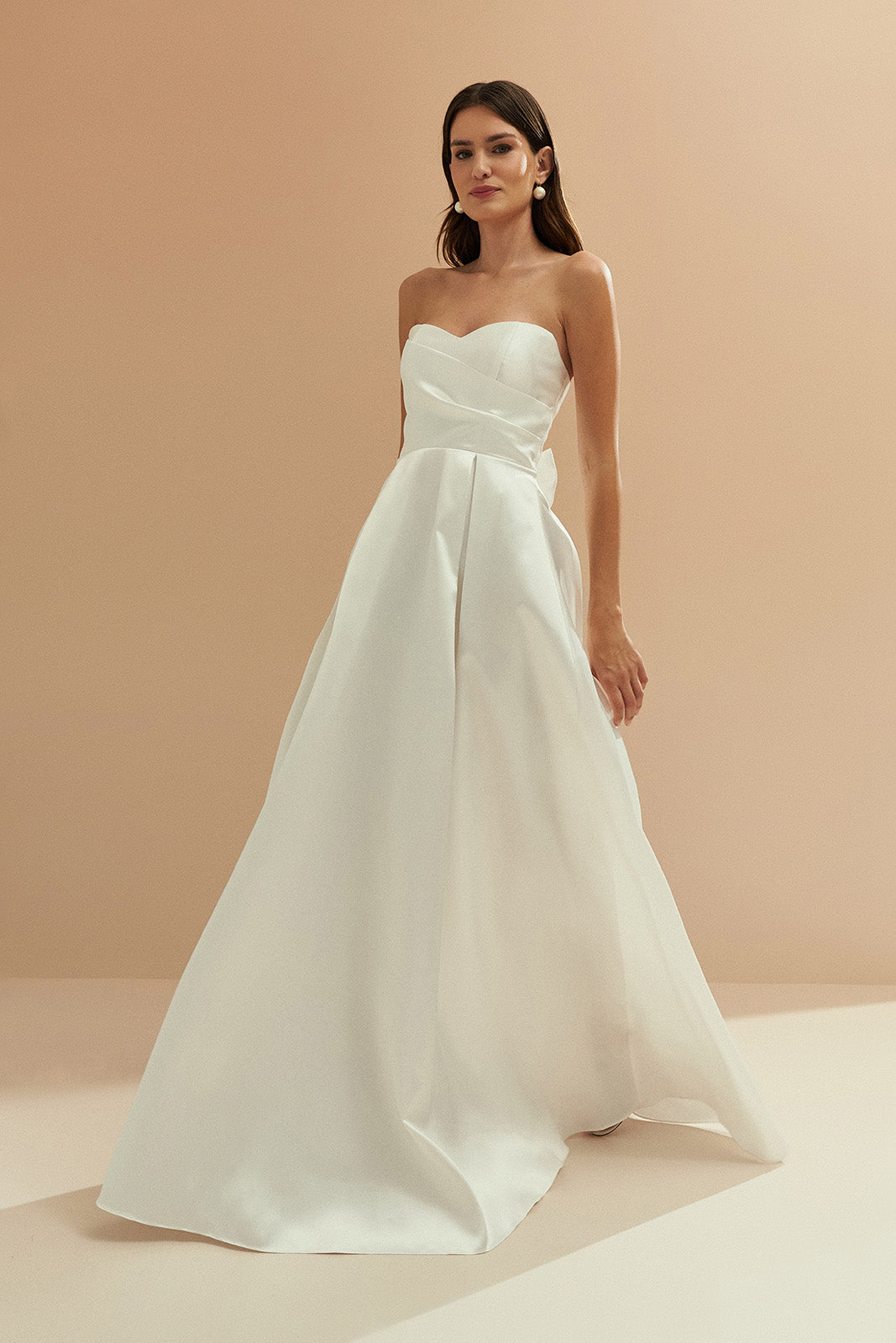 Vestido Longo com Decote Semi Coração, Alça Removível e Pregas na Saia e Busto - Santorini Off White