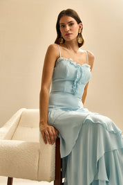 Vestido Longo com Decote V, Costas Abertas e Saia com Babados Assimétricos - Praga Azul Serenity