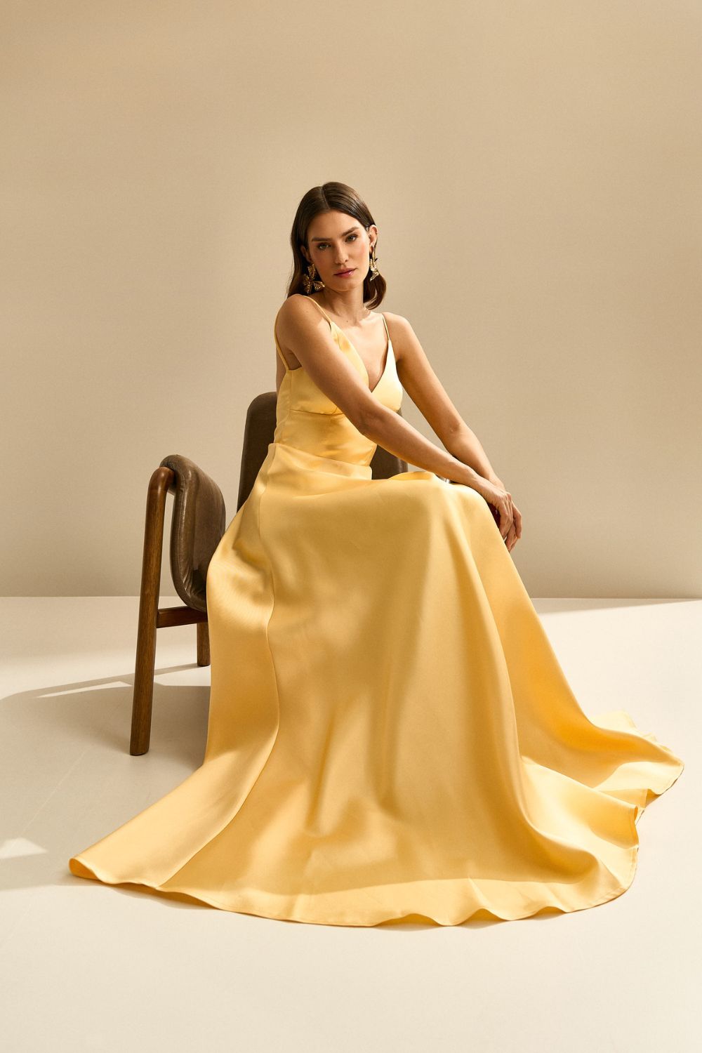 Vestido Longo com Decote V e Alça Fina - Atlanta Amarelo