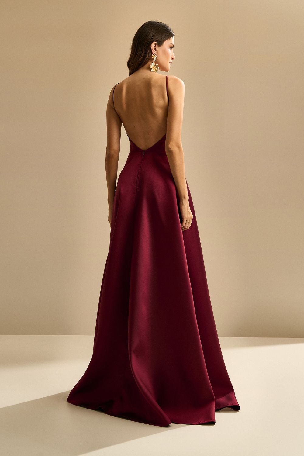 Vestido Longo com Decote V e Alça Fina - Atlanta Marsala