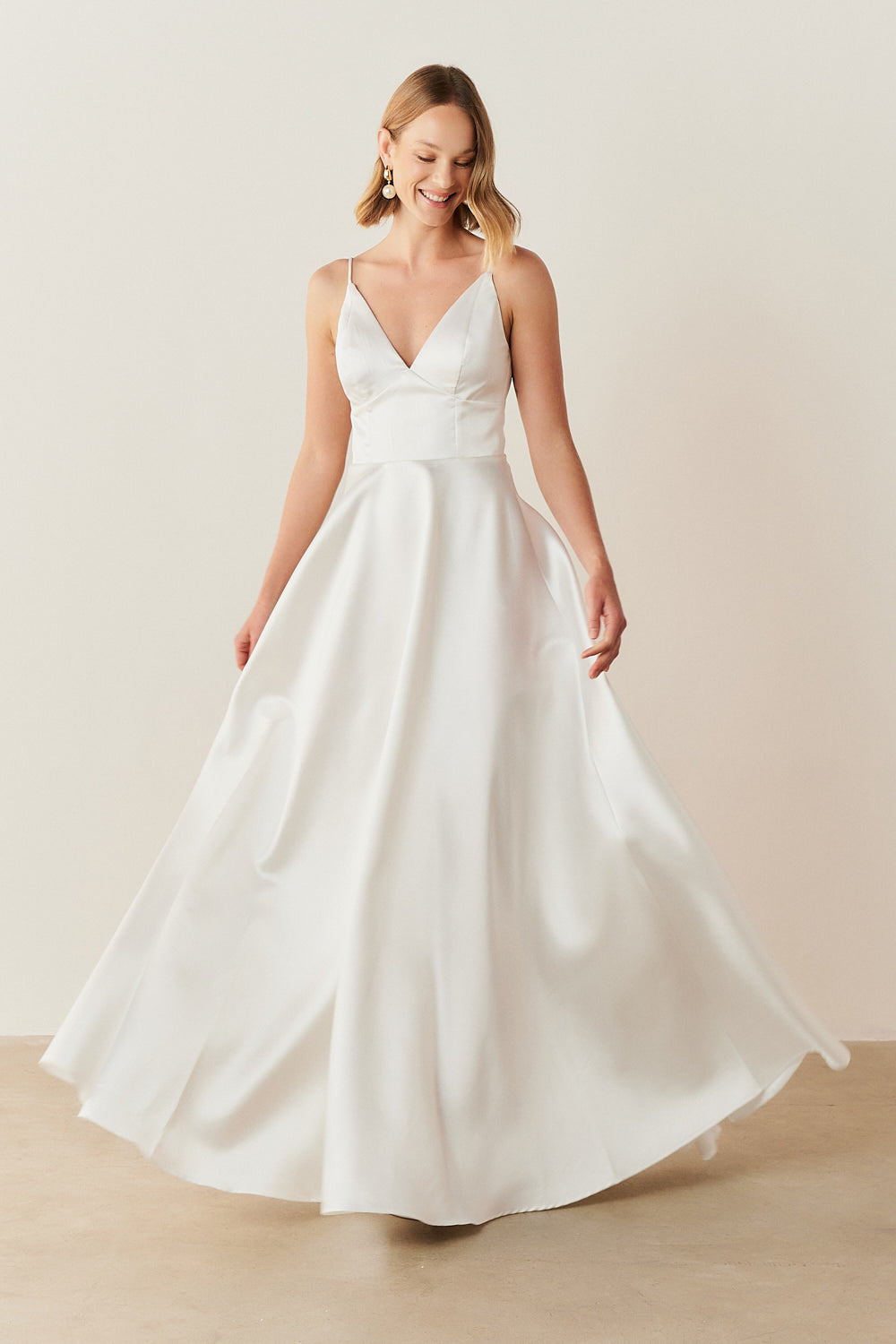 Vestido Longo com Decote V e Alça Fina - Atlanta Off White