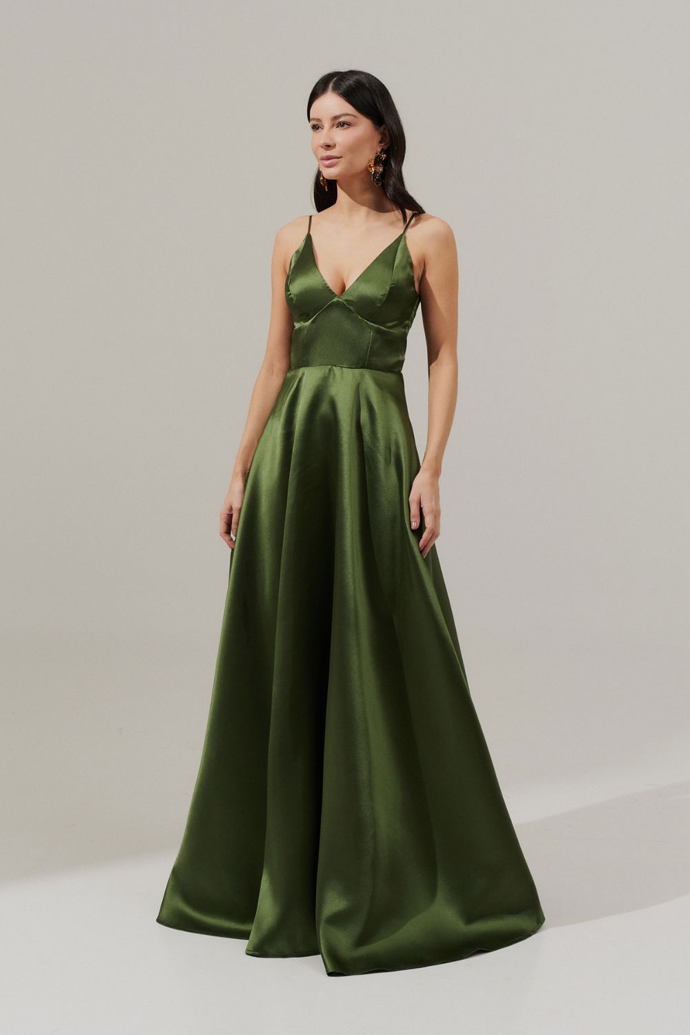 Vestido Longo com Decote V e Alça Fina - Atlanta Verde Oliva
