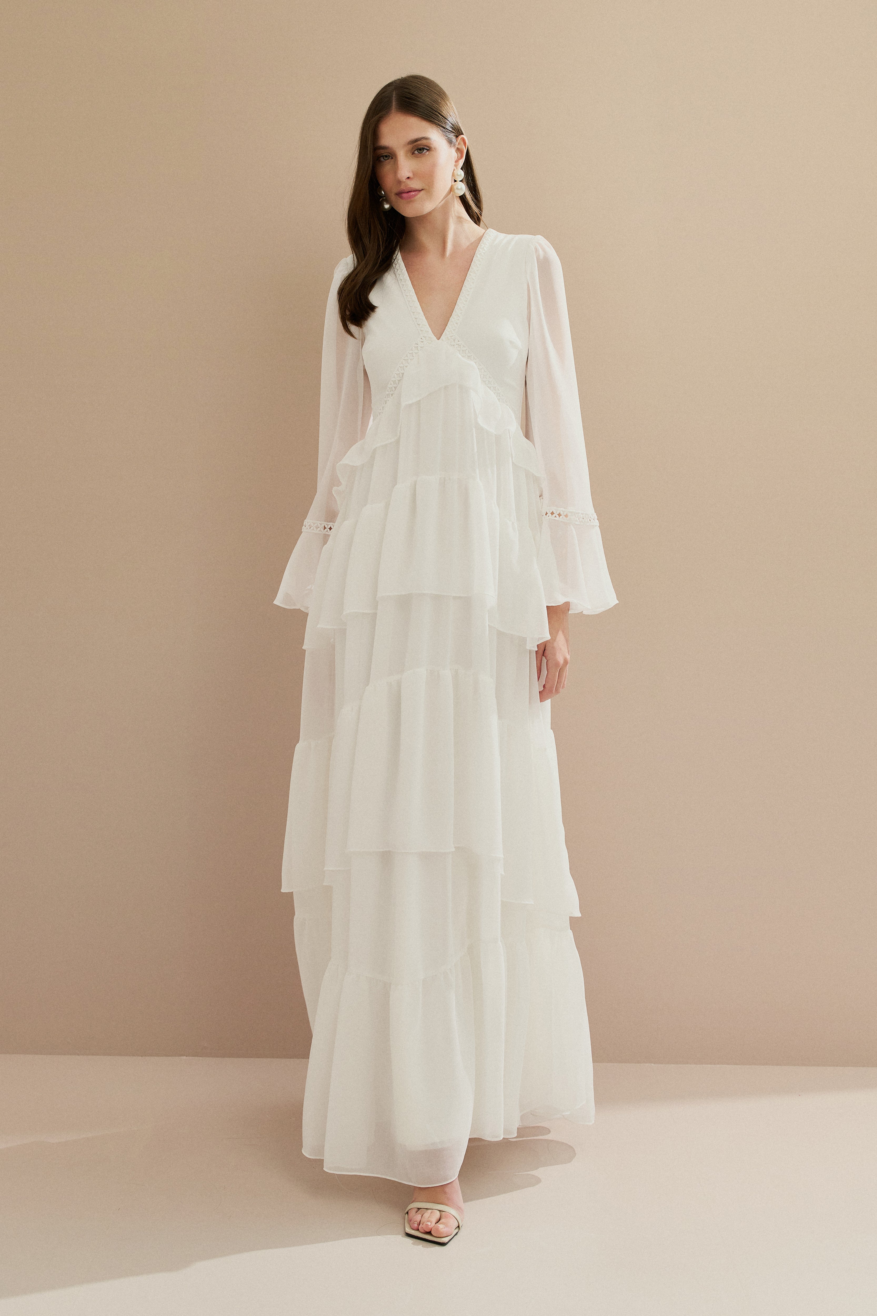Vestido Longo em Chiffon com Decote V, Manga Longa e Babados - Bariloche Off White