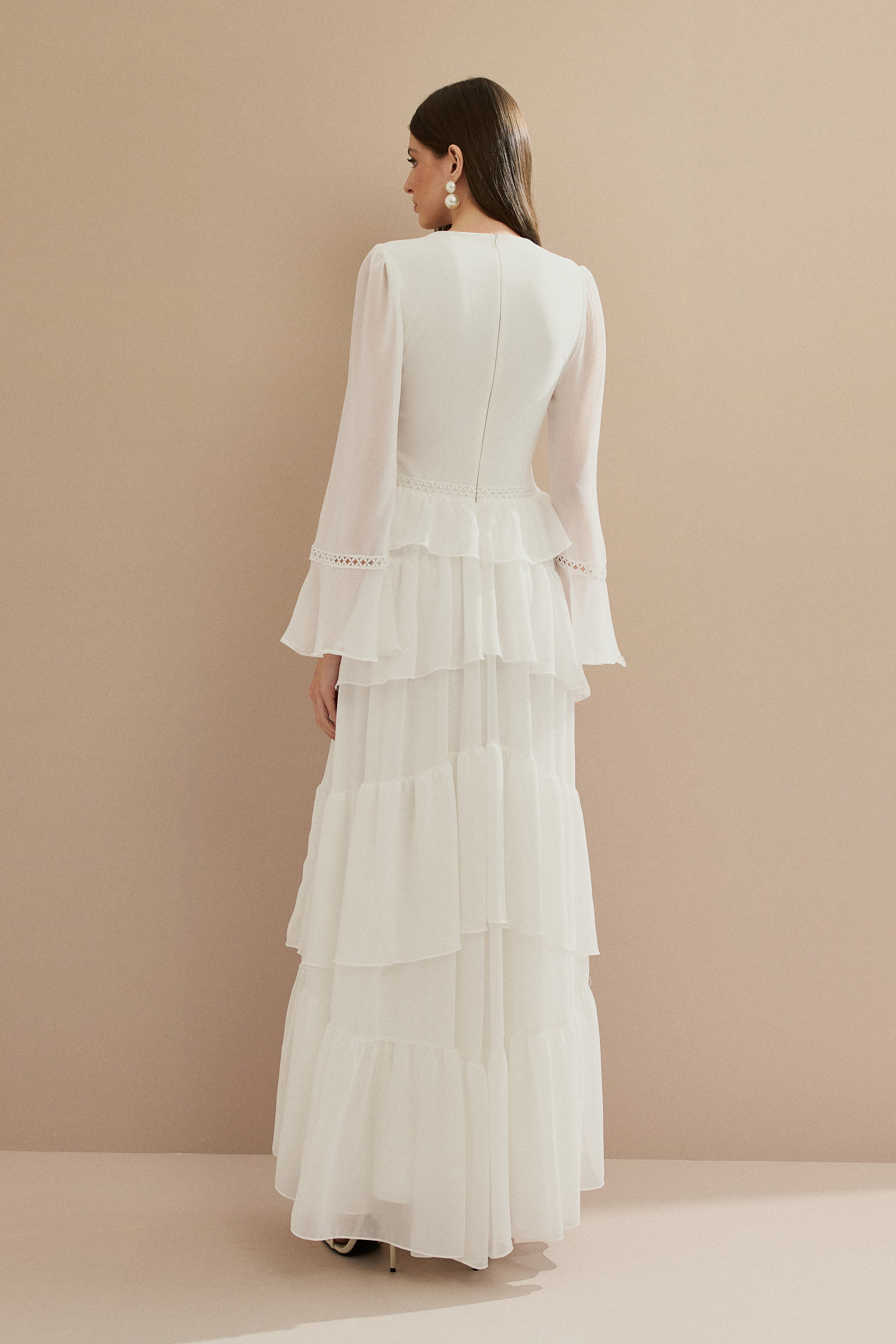 Vestido Longo em Chiffon com Decote V, Manga Longa e Babados - Bariloche Off White