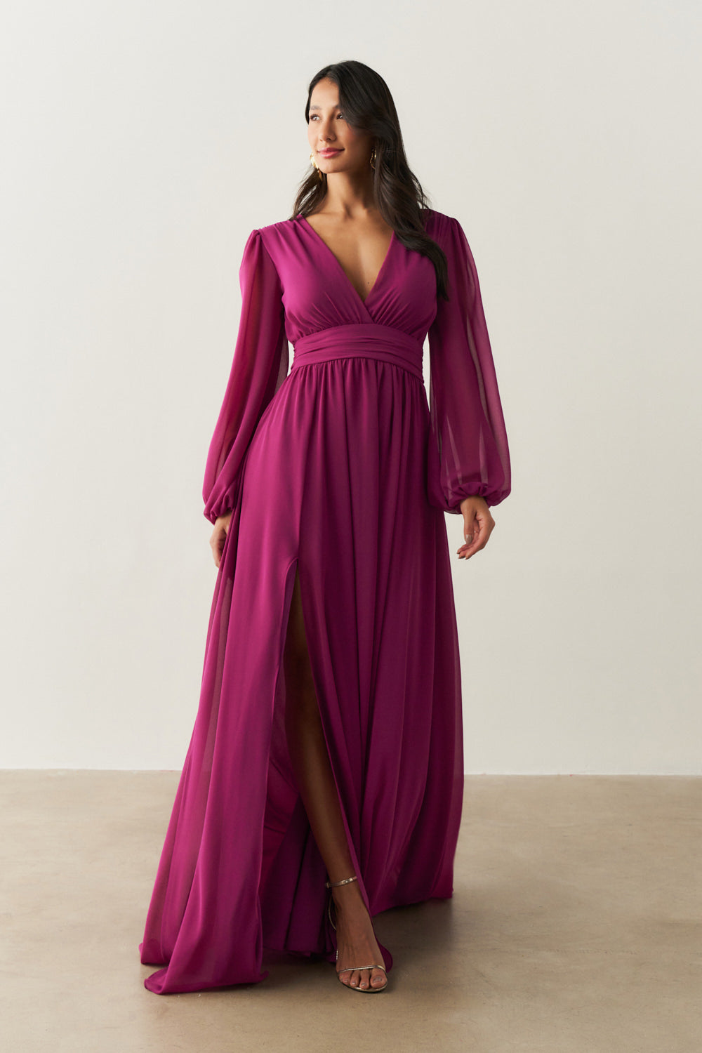Vestido Longo com Decote V, Manga Longa e Fenda Lateral - Fabíola II Fúcsia