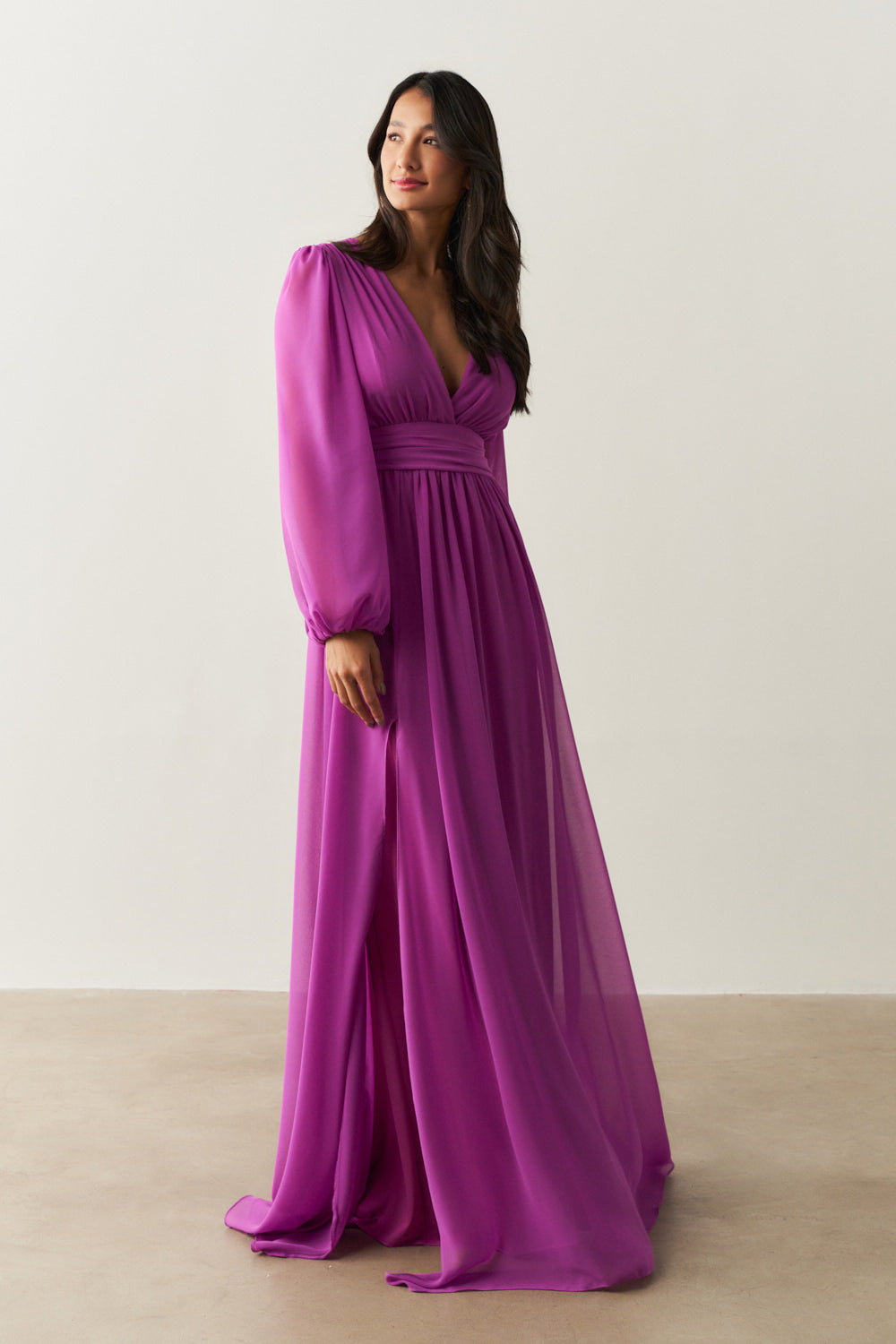 Vestido Longo com Decote V, Manga Longa e Fenda Lateral - Fabíola II Violeta