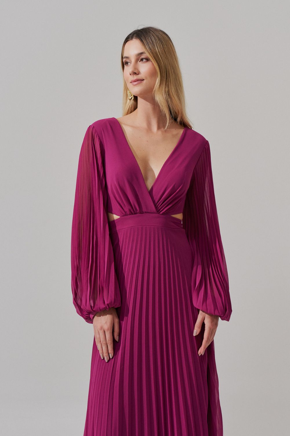 Vestido Longo com Decote V, Manga Longa e Saia Plissada - Bene Fúcsia