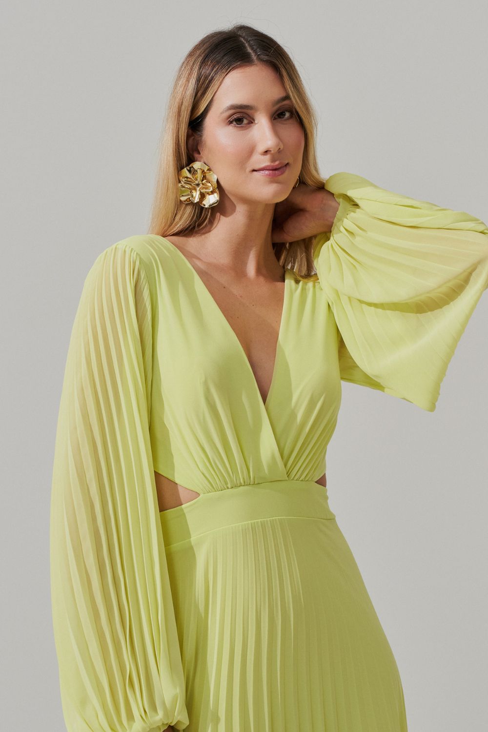 Vestido Longo com Decote V, Manga Longa e Saia Plissada - Bene Lima