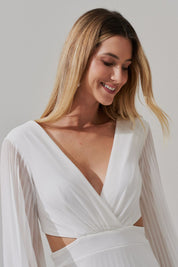 Vestido Longo com Decote V, Manga Longa e Saia Plissada - Bene Off White