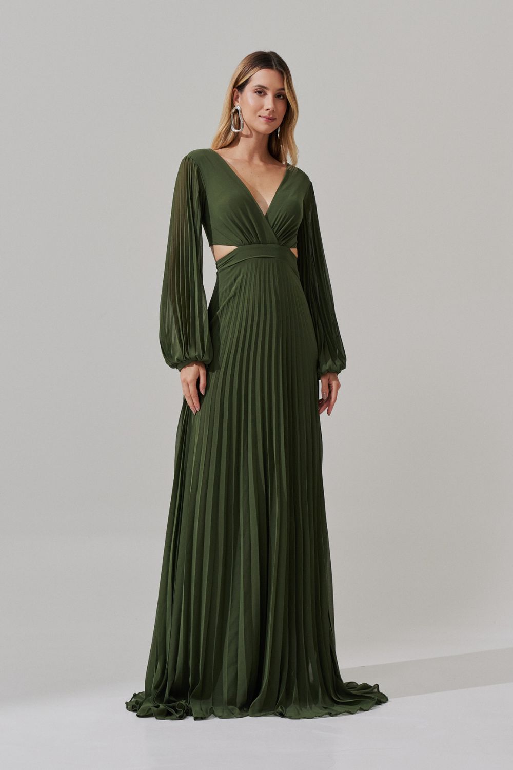 Vestido Longo com Decote V, Manga Longa e Saia Plissada - Bene Oliva