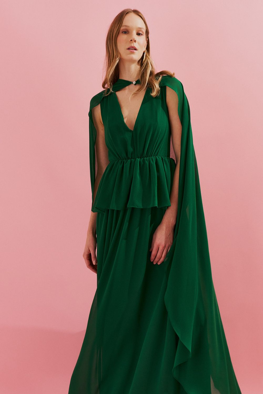 Vestido Longo com Decote V, Saia Fluida e Capa Removível - Carmelo Bandeira