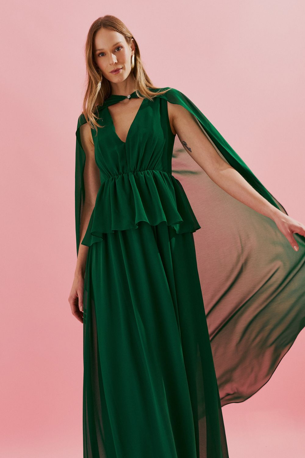 Vestido Longo com Decote V, Saia Fluida e Capa Removível - Carmelo Bandeira
