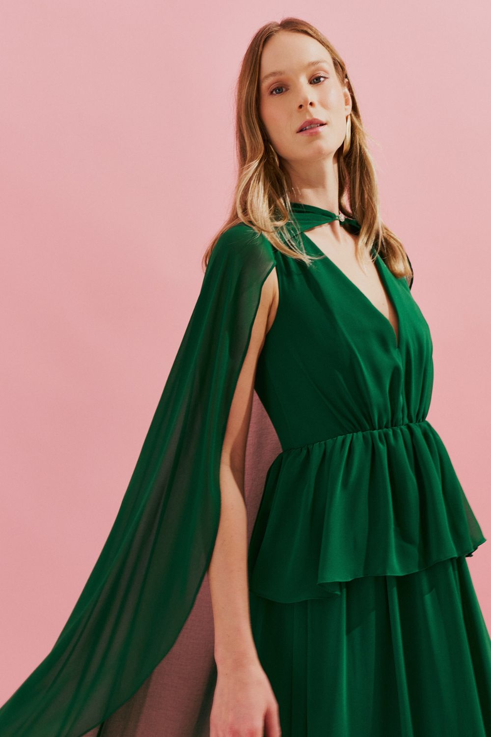 Vestido Longo com Decote V, Saia Fluida e Capa Removível - Carmelo Bandeira