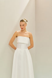 Vestido Longo em Zibeline com Detalhe de Pala Larga no Busto e Saia Cruzada - Kerry Off White