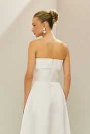 Vestido Longo em Zibeline com Detalhe de Pala Larga no Busto e Saia Cruzada - Kerry Off White