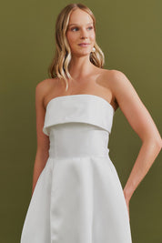 Vestido Longo com Detalhe de Pala Larga no Busto e Saia Cruzada  - Kerry Off White