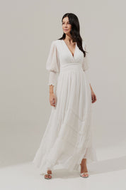 Vestido Longo com Manga Longa, Detalhes de Rendas e Babados Assimétricos - Finlândia Off White