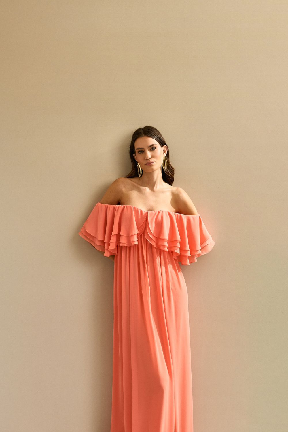 Vestido Longo com Mangas Ombro a Ombro e Babados - Himalaia Coral