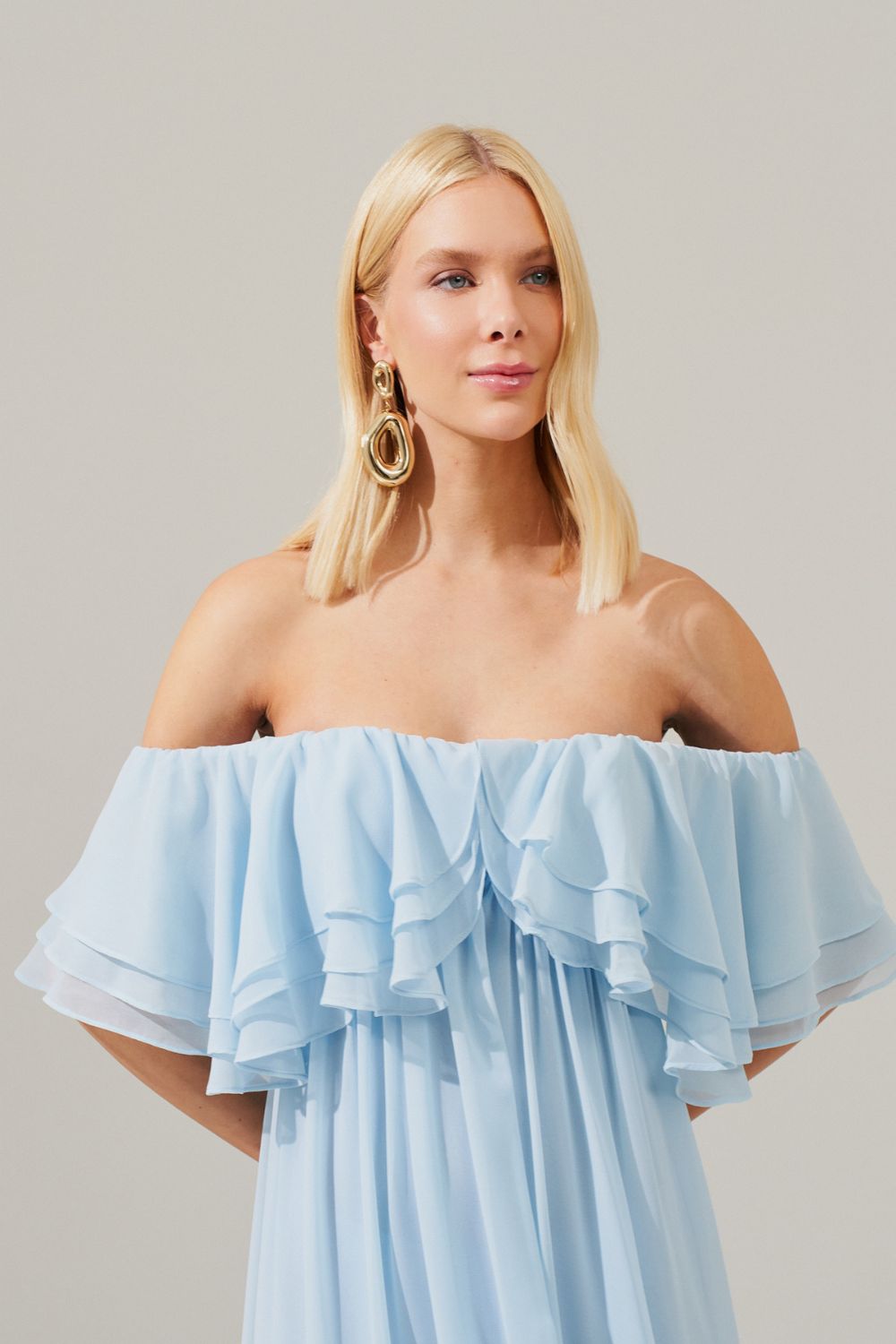 Vestido Longo com Mangas Ombro a Ombro e Babados - Himalaia Serenity