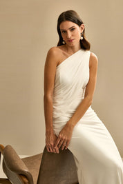 Vestido Longo com Ombro Único, Drapeado no Busto e Costas - Hera Off White