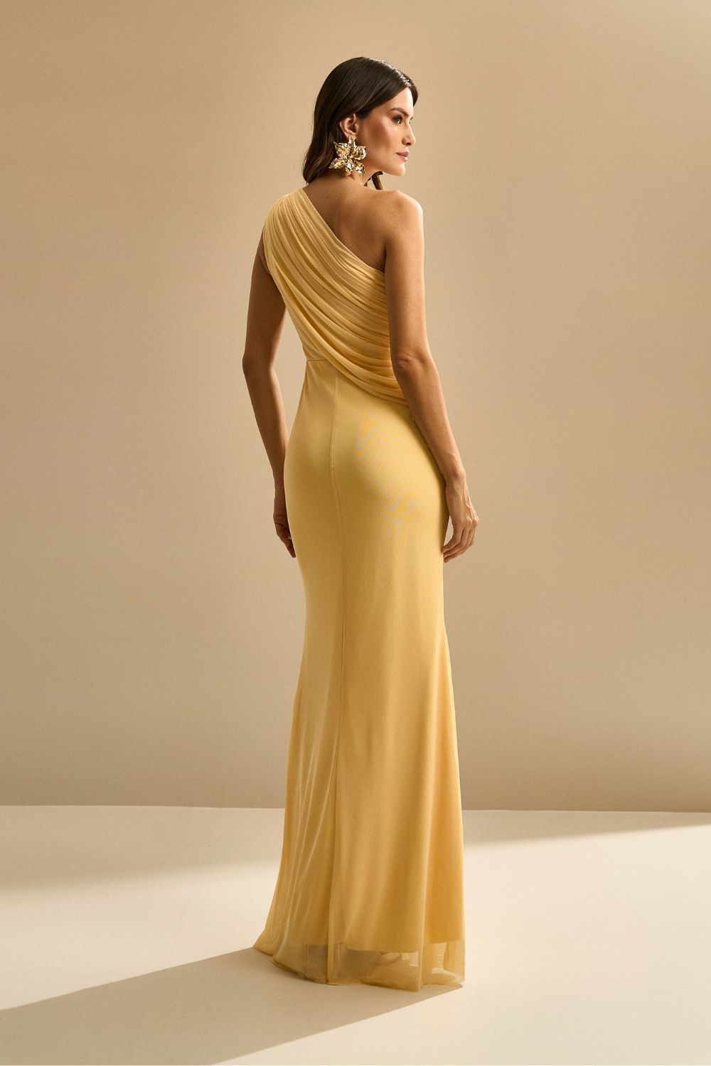 Vestido Longo com Ombro Único, Drapeado no Busto e Costas - Hera Amarelo