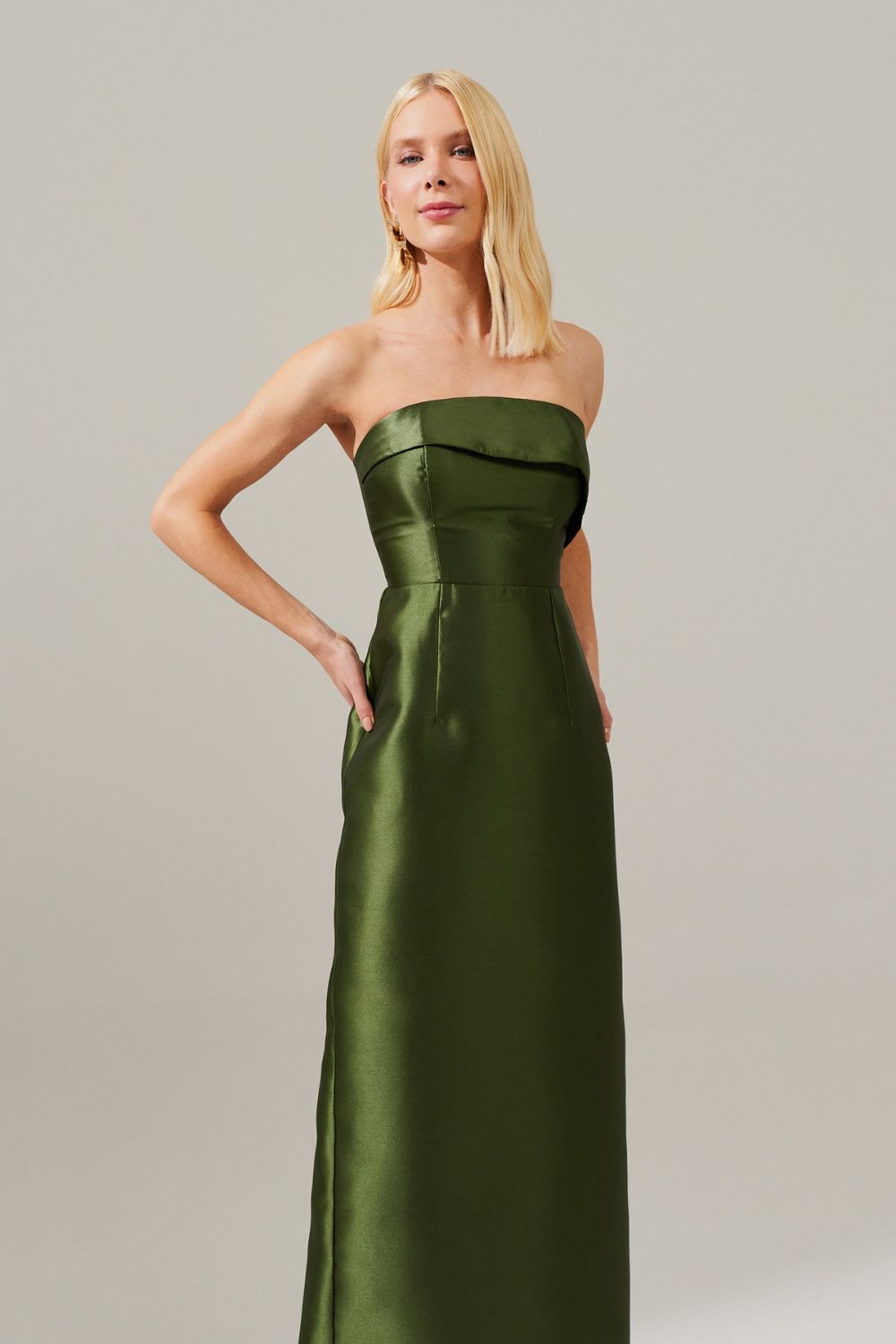 Vestido longo com Pala Assimétrica com Saia Lápis e Fenda traseira - Malásia Oliva