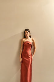 Vestido longo com Pala Assimétrica e Fenda traseira - Malásia Terracota