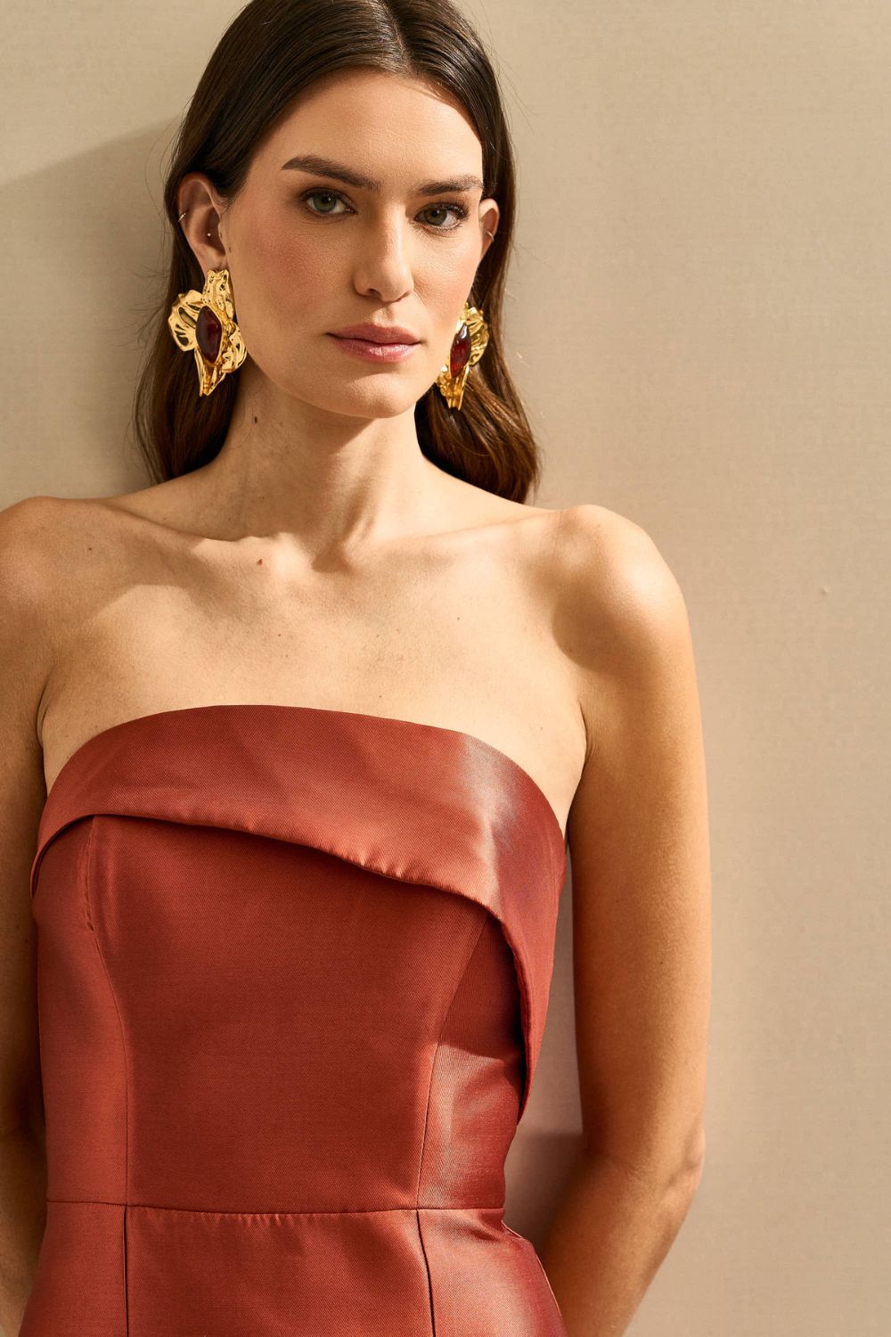 Vestido longo com Pala Assimétrica e Fenda traseira - Malásia Terracota