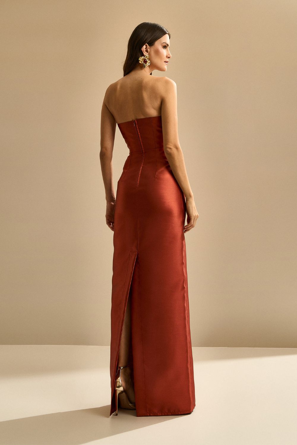 Vestido longo com Pala Assimétrica e Fenda traseira - Malásia Terracota