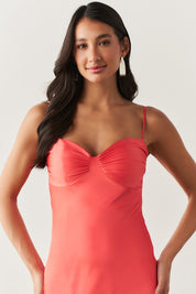 Vestido Longo de Cetim com Decote Coração Franzido - Croácia Coral