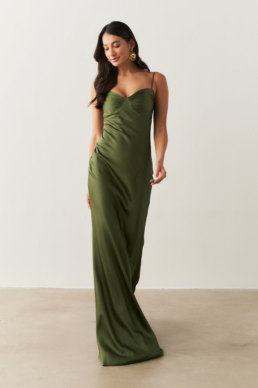 Vestido Longo de Cetim com Decote Coração Franzido - Croácia Oliva