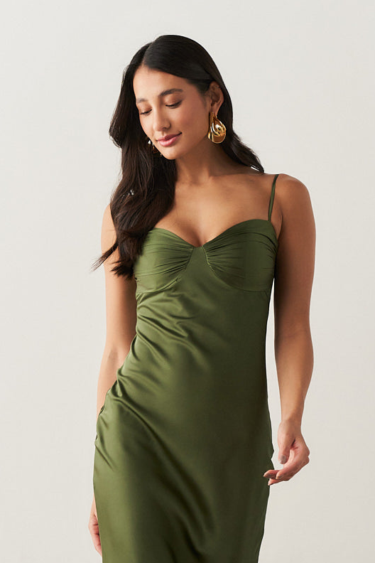 Vestido Longo de Cetim com Decote Coração Franzido - Croácia Verde Oliva