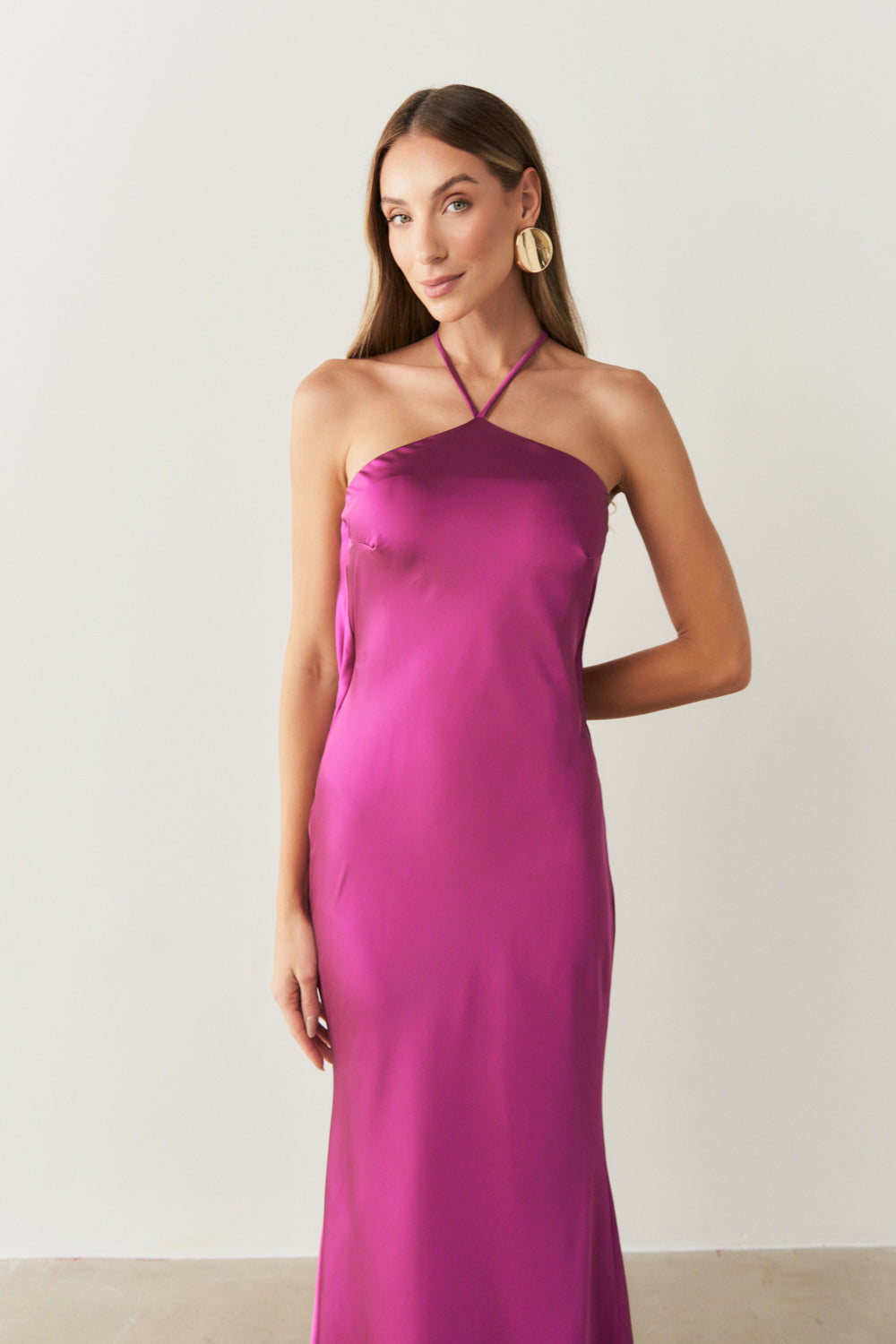 Vestido Long Midi de Cetim com Decote Triangular e Amarração nas Costas - Capri Fúcsia