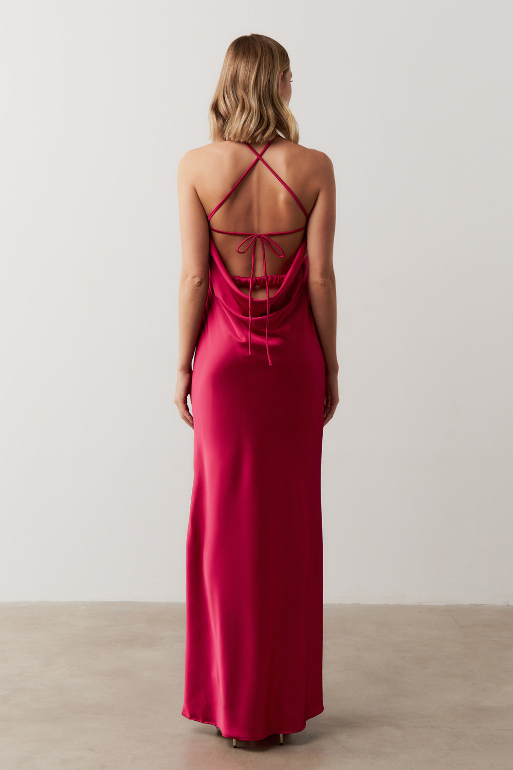 Vestido Longo de Cetim com Decote Triangular e Amarração nas Costas - Capri Pink Escuro