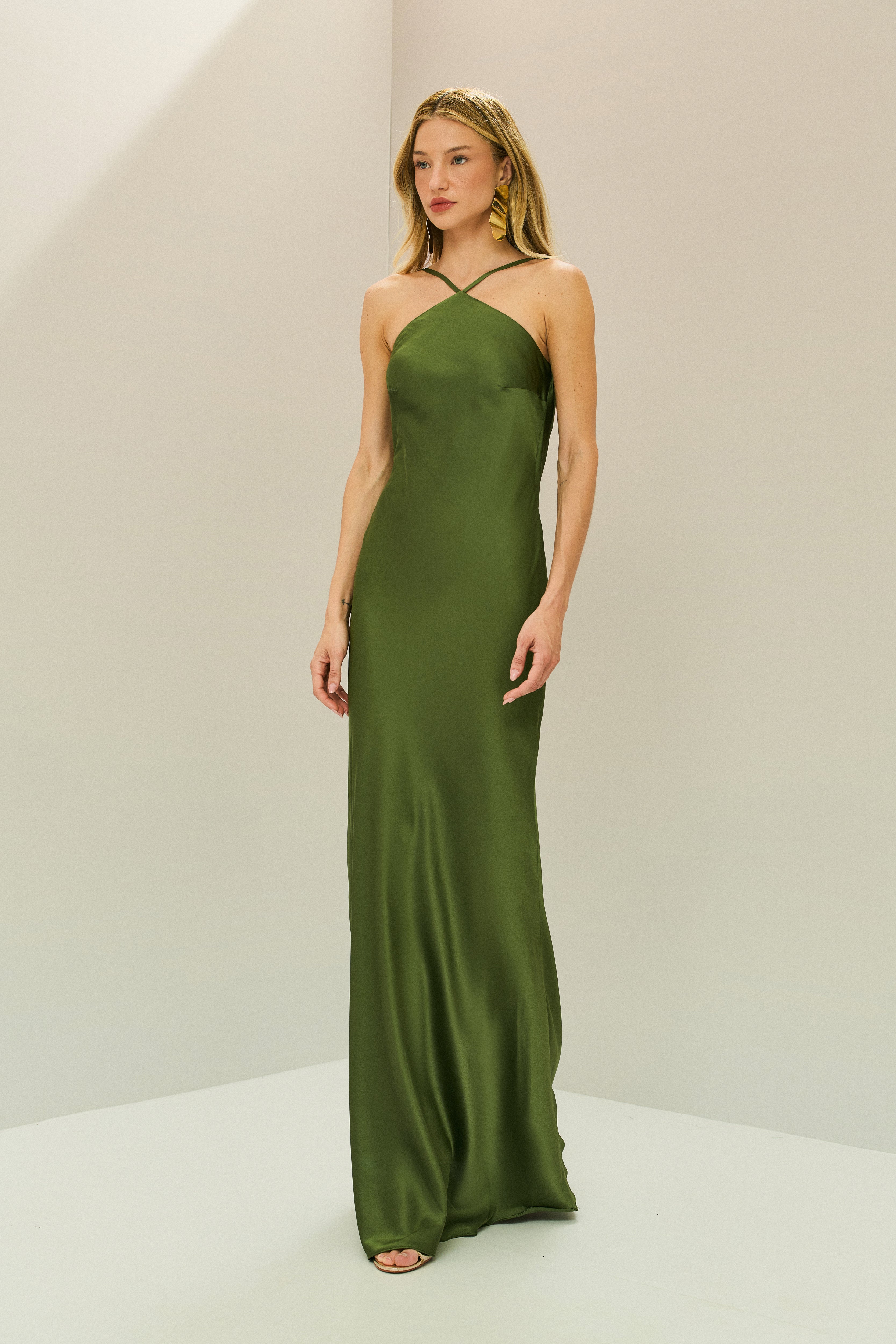 Vestido Long Midi de Cetim com Decote Triangular e Amarração nas Costas - Capri Oliva
