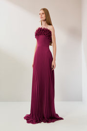 Vestido Longo de Chiffon Sem Alça, com Babados Plissados no Busto, Cintura Marcada e Saia Plissada - Âmbar Fúcsia