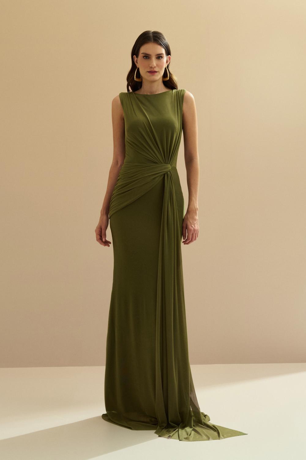 Vestido Longo de Tule com Decote Alto e Canoa, Shape Sereia e Detalhe Franzido com Cauda Frontal - Nalu Oliva